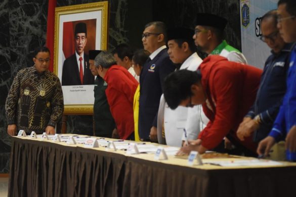 Gubernur DKI Jakarta Anies Baswedan Salurkan Dana Hibah Sebesar Rp 27 ...